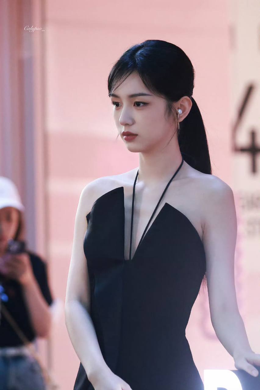 周也 原图去衣-脱衣论坛-社区-小蓝书