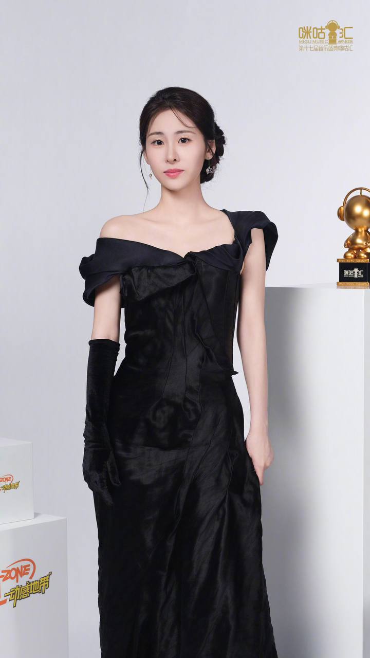 张碧晨 原图去衣-脱衣论坛-社区-小蓝书