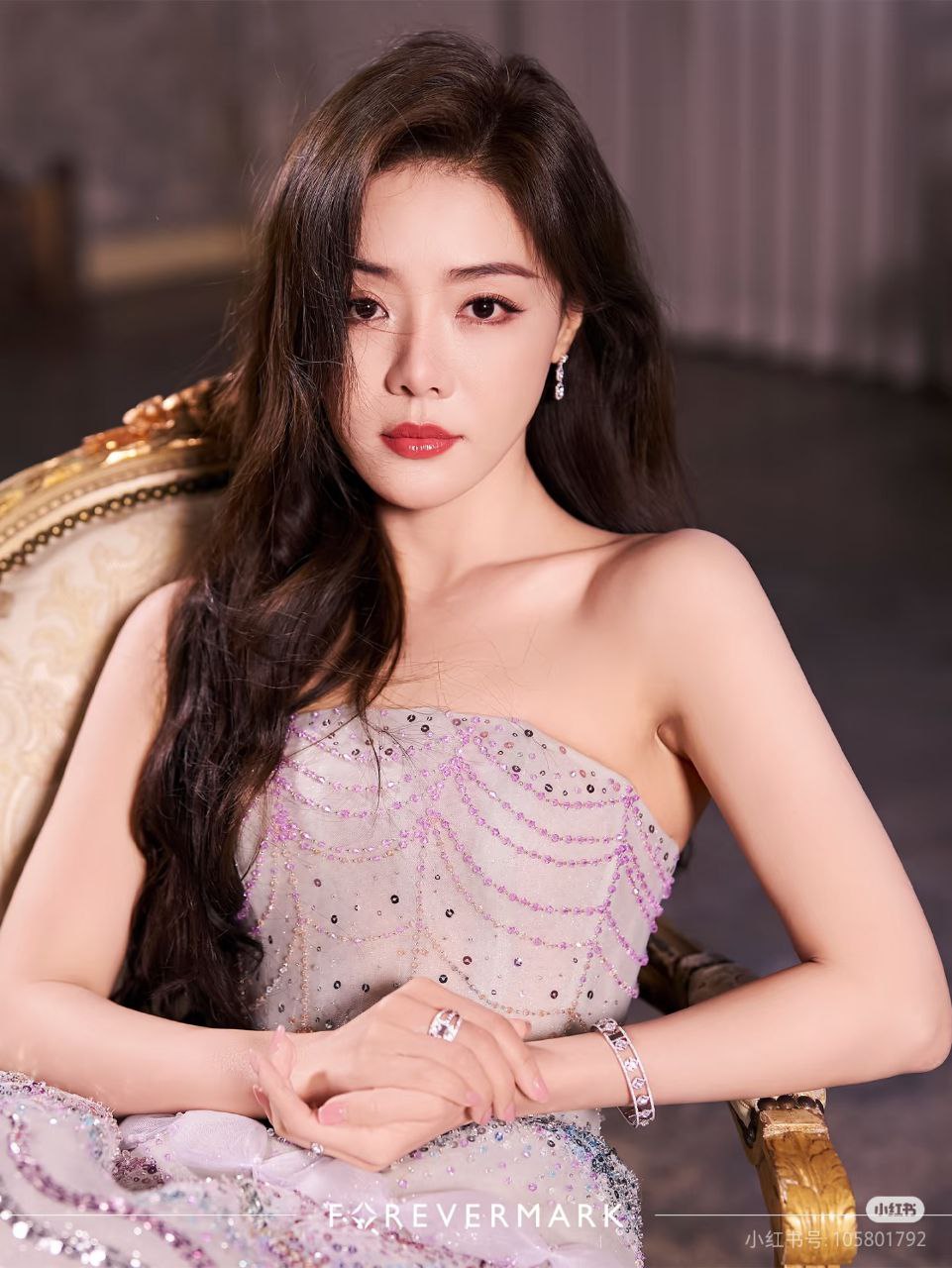 邓家佳  原图去衣-脱衣论坛-社区-小蓝书